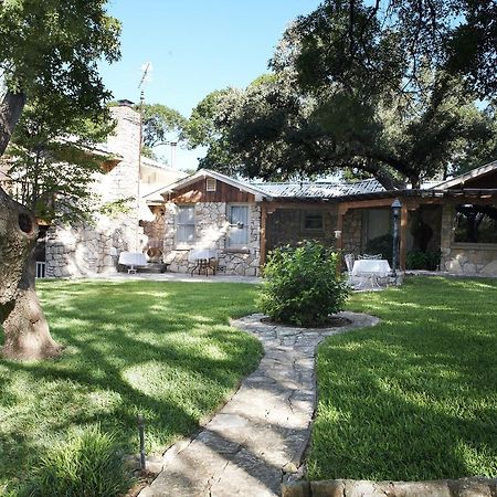 Acorn Bed And Breakfast Boerne Exterior photo
